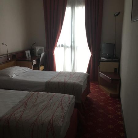 Ch Hotel Giada Inn Arese Exterior foto